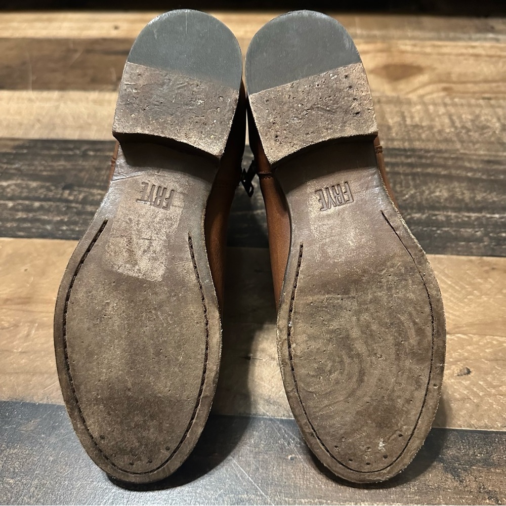 Frye ‘Carly’ Zip Chelsea Boot - Picture 8 of 9